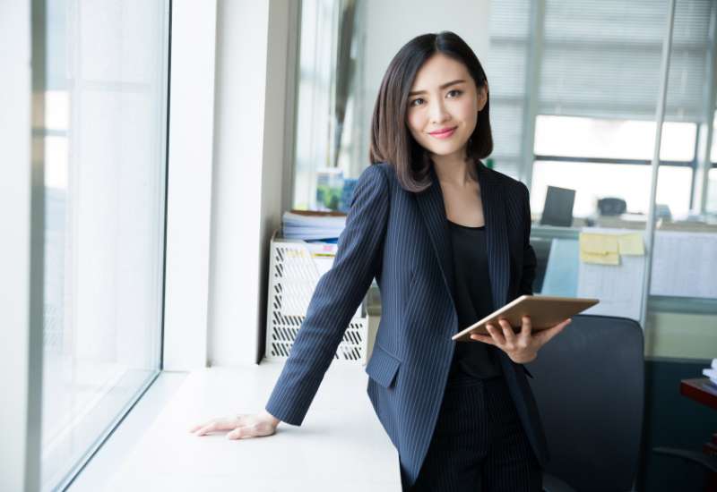 REASONS TO TEFL FEMALE BOSS