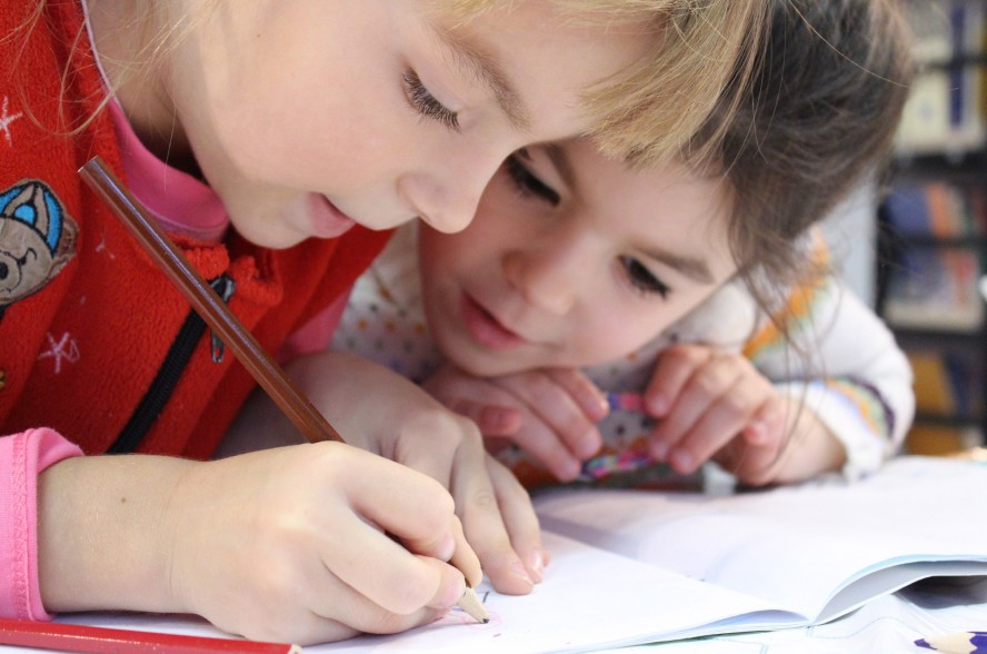 Spanish children working in the classroom