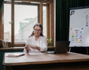 The Reality of Teaching English Online: Flexibility vs. Financial Stability