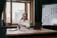 The Reality of Teaching English Online: Flexibility vs. Financial Stability